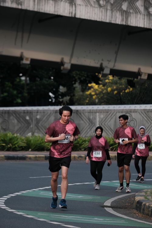 Race photo from Assurance Fun Run 2024