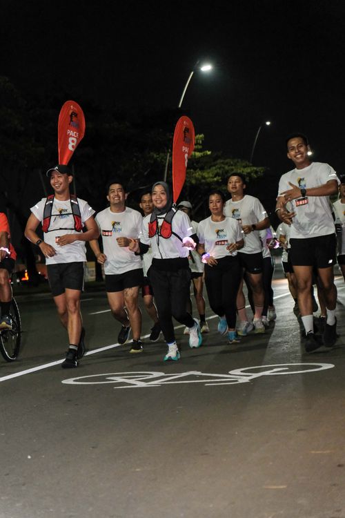 Race photo from PIK NITE RUN VIBES