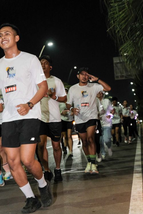 Race photo from PIK NITE RUN VIBES