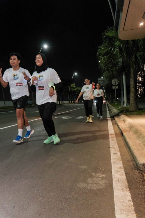 Race photo from PIK NITE RUN VIBES