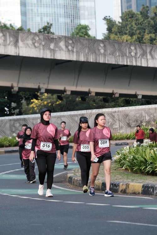 Race photo from Assurance Fun Run 2024