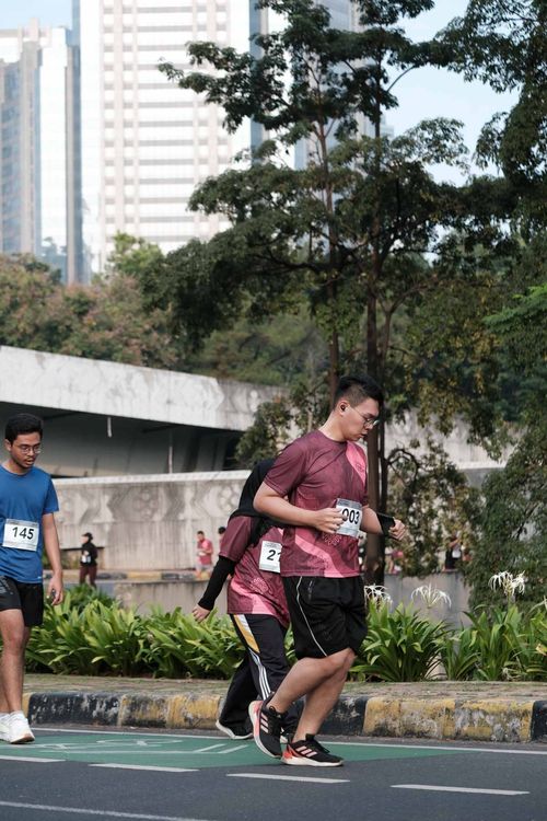Race photo from Assurance Fun Run 2024
