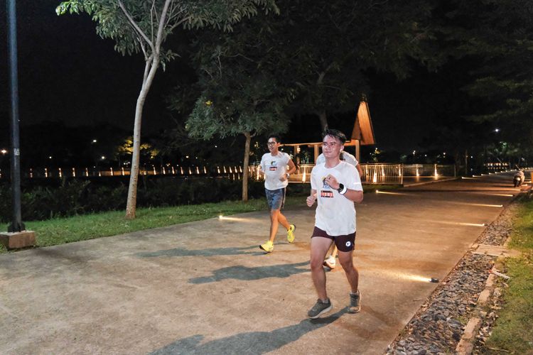 Race photo from PIK NITE RUN VIBES