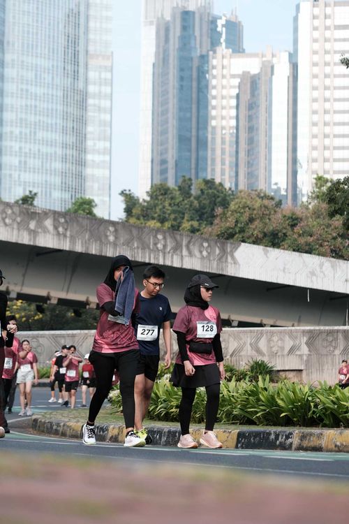 Race photo from Assurance Fun Run 2024