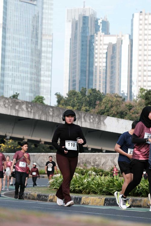 Race photo from Assurance Fun Run 2024
