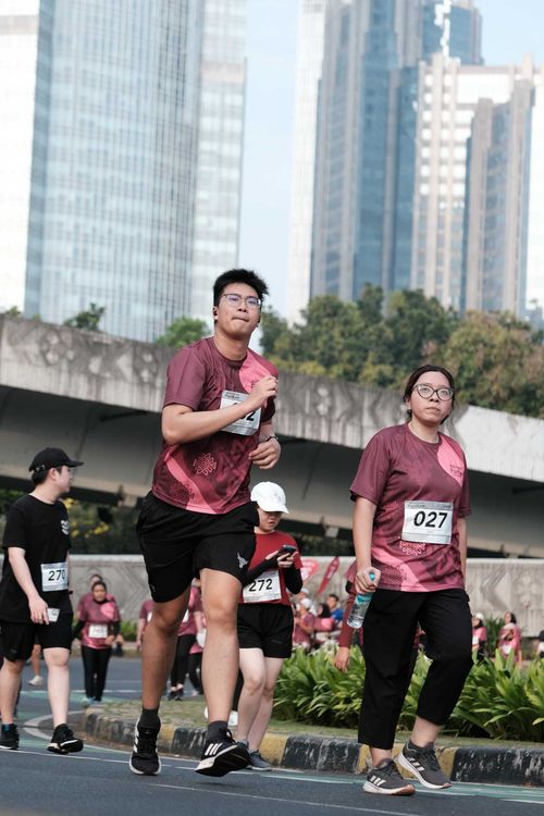 Race photo from Assurance Fun Run 2024