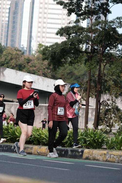 Race photo from Assurance Fun Run 2024