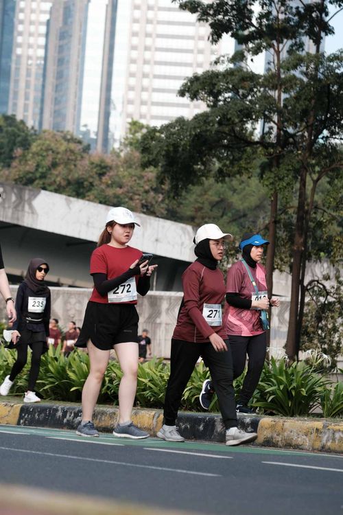 Race photo from Assurance Fun Run 2024