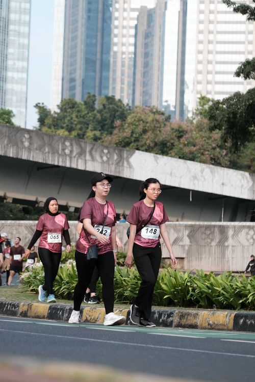 Race photo from Assurance Fun Run 2024
