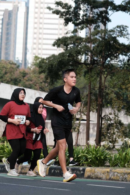 Race photo from Assurance Fun Run 2024