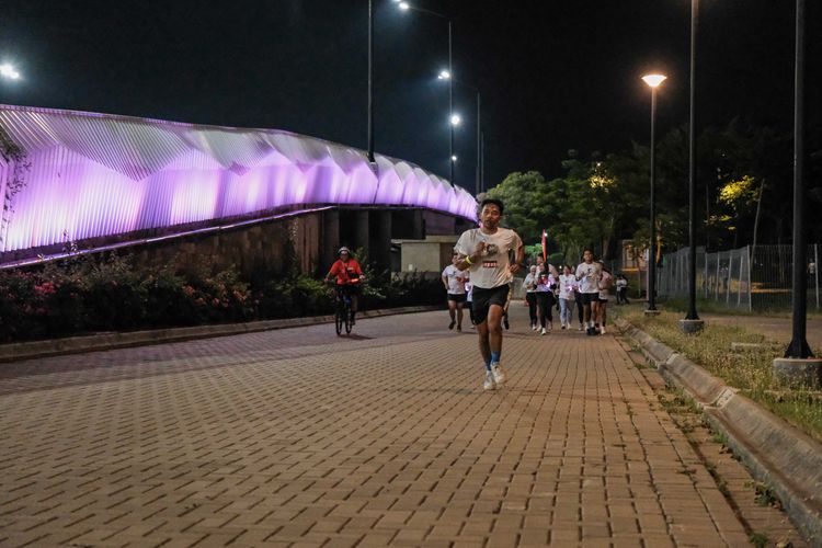 Race photo from PIK NITE RUN VIBES