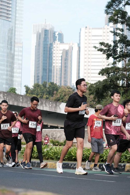 Race photo from Assurance Fun Run 2024