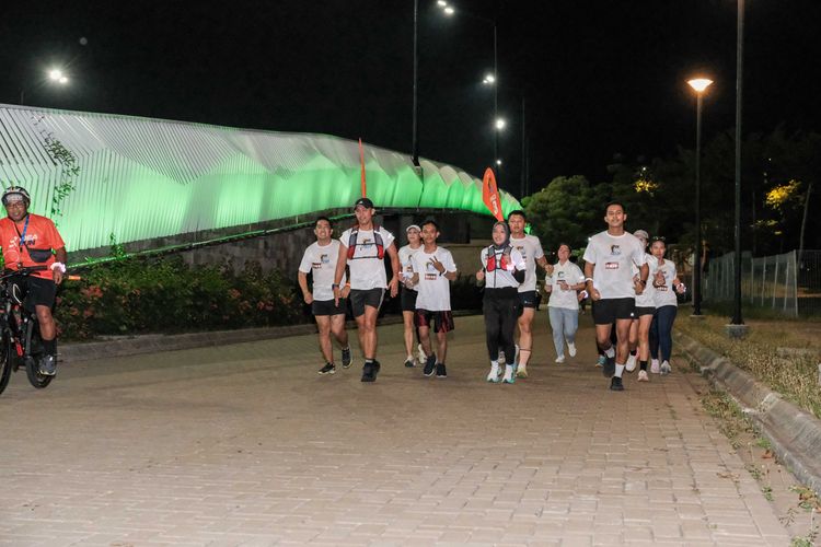 Race photo from PIK NITE RUN VIBES