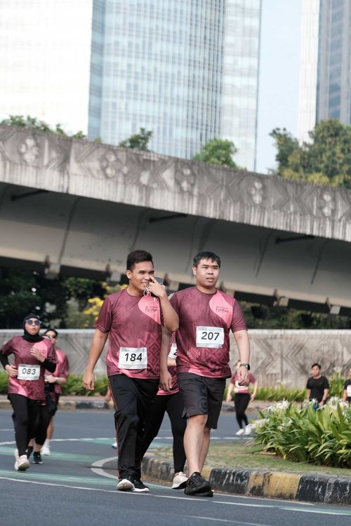 Race photo from Assurance Fun Run 2024
