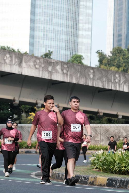 Race photo from Assurance Fun Run 2024
