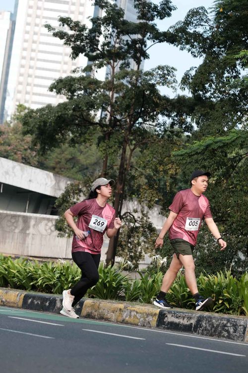 Race photo from Assurance Fun Run 2024