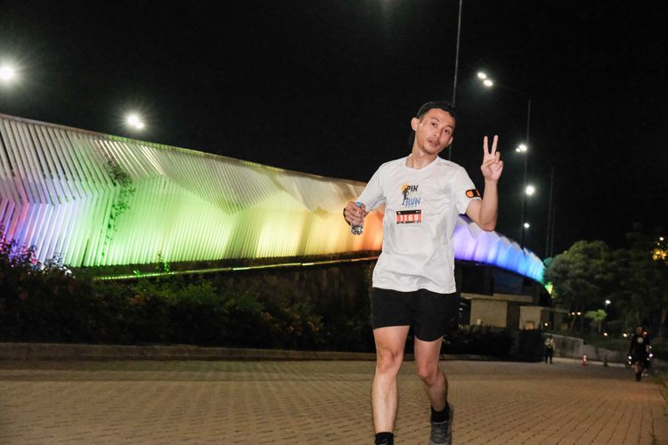 Race photo from PIK NITE RUN VIBES