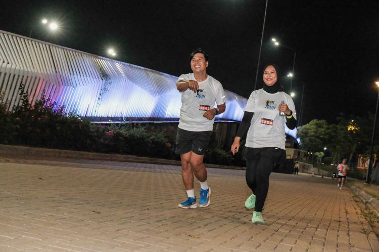Race photo from PIK NITE RUN VIBES