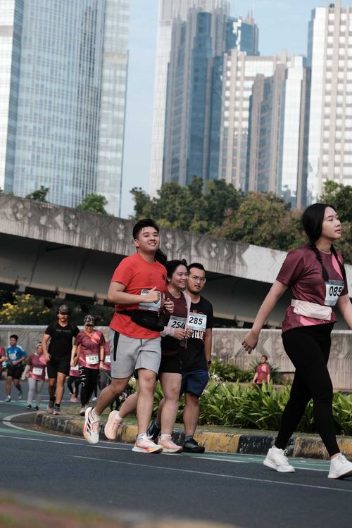 Race photo from Assurance Fun Run 2024
