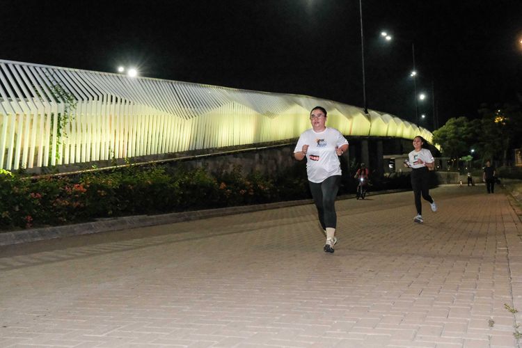 Race photo from PIK NITE RUN VIBES