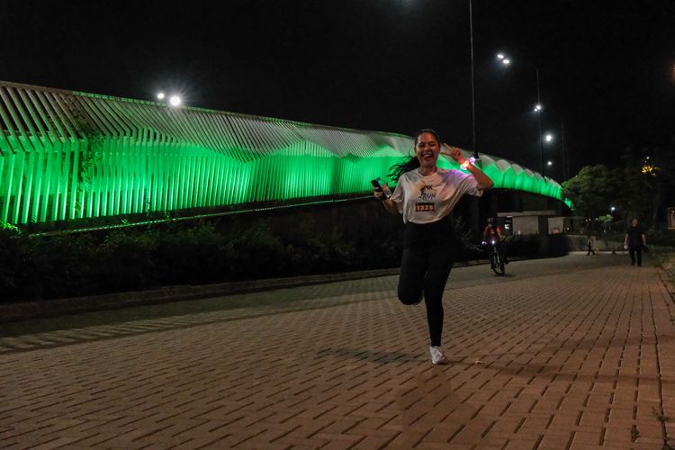Race photo from PIK NITE RUN VIBES