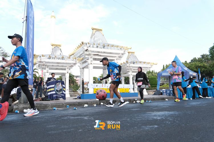 Race photo from Isoplus Run 2024 Surabaya