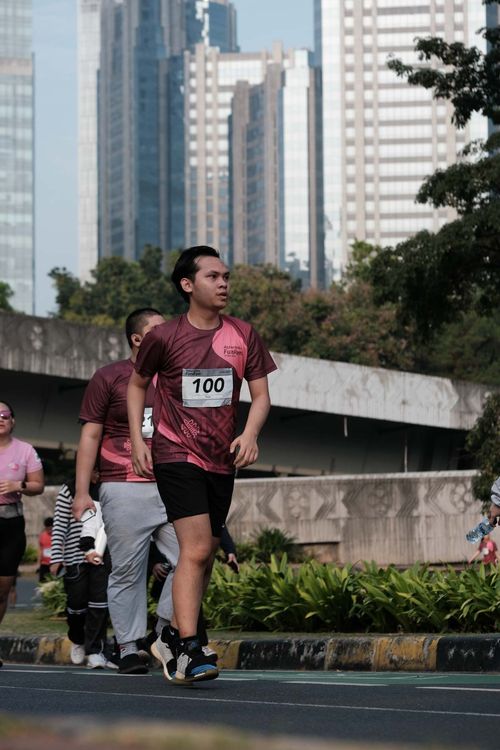 Race photo from Assurance Fun Run 2024