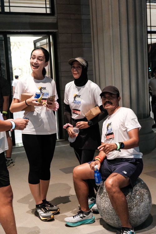 Race photo from PIK NITE RUN VIBES