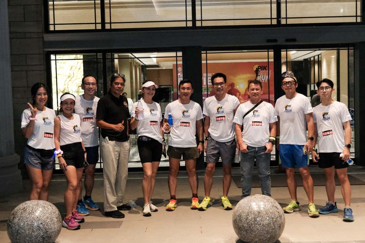 Race photo from PIK NITE RUN VIBES