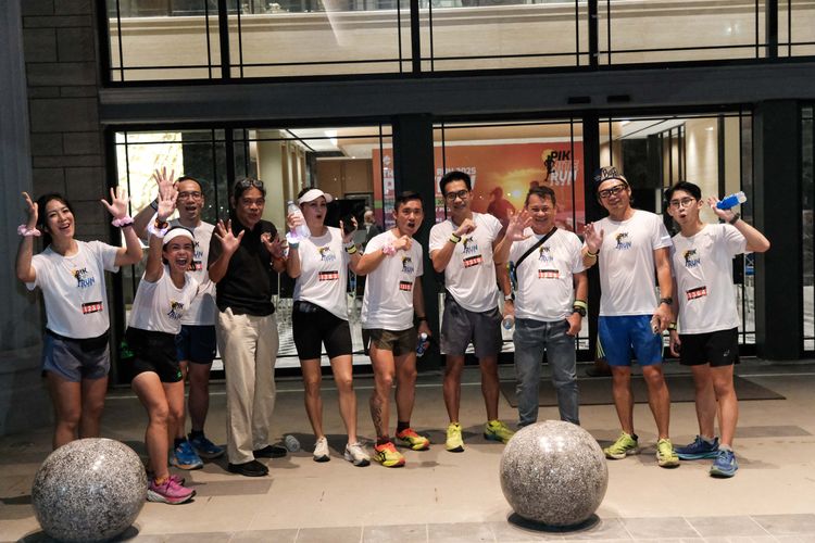 Race photo from PIK NITE RUN VIBES