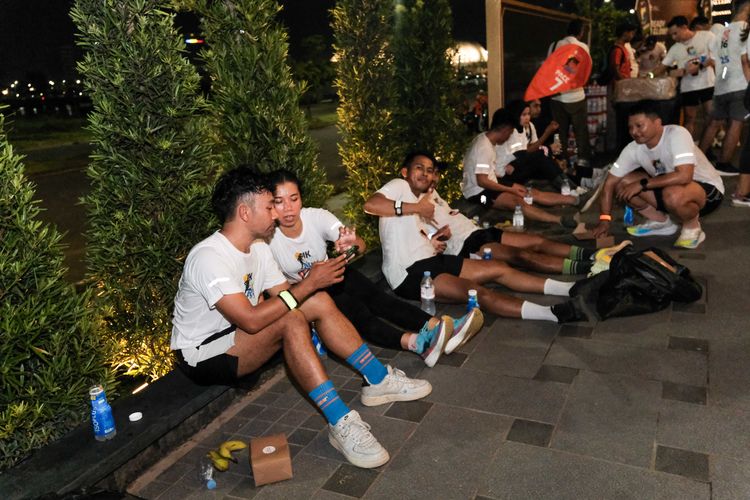 Race photo from PIK NITE RUN VIBES