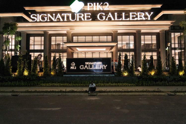 Race photo from PIK NITE RUN VIBES