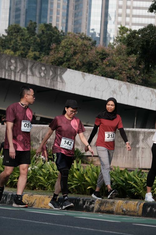 Race photo from Assurance Fun Run 2024