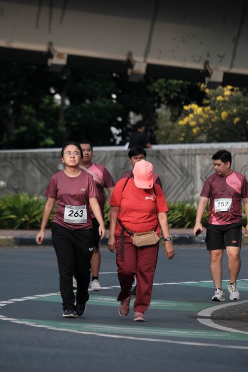 Race photo from Assurance Fun Run 2024