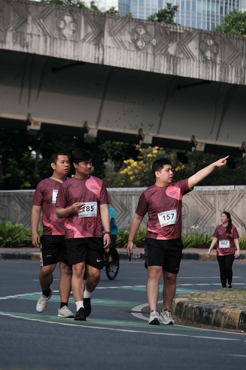 Race photo from Assurance Fun Run 2024