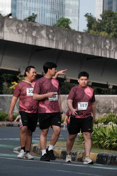 Race photo from Assurance Fun Run 2024