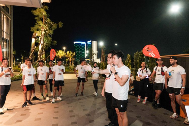 Race photo from PIK NITE RUN VIBES