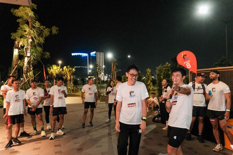 Race photo from PIK NITE RUN VIBES