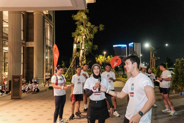 Race photo from PIK NITE RUN VIBES