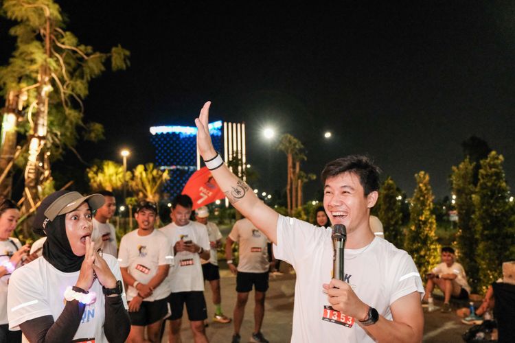 Race photo from PIK NITE RUN VIBES