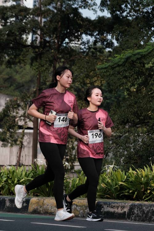 Race photo from Assurance Fun Run 2024