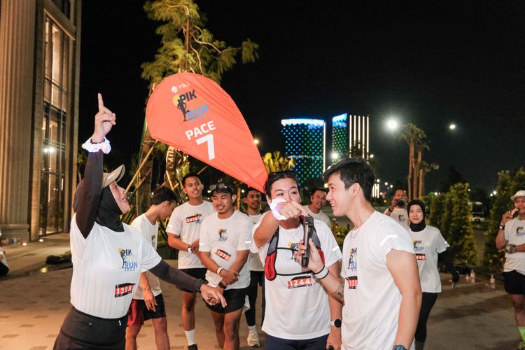 Race photo from PIK NITE RUN VIBES