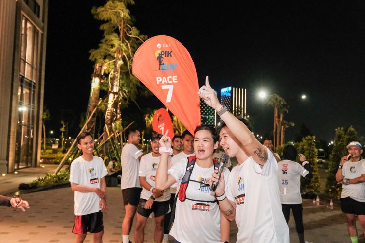 Race photo from PIK NITE RUN VIBES
