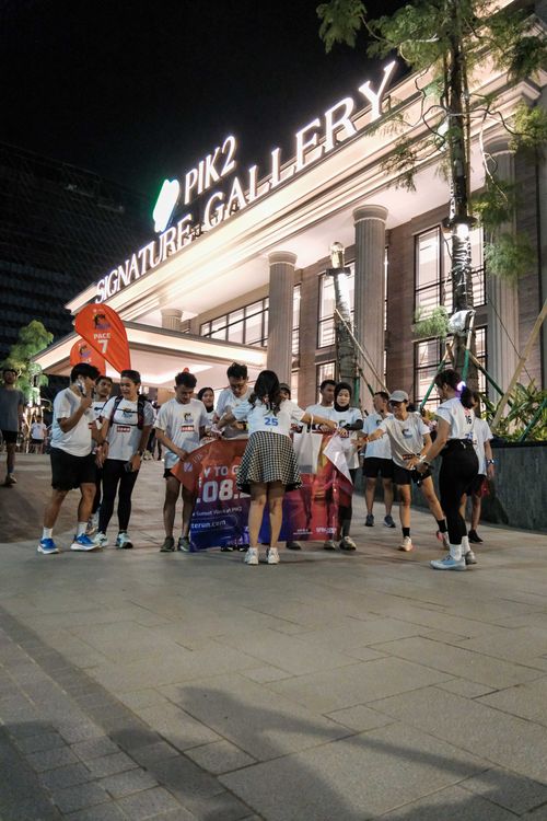 Race photo from PIK NITE RUN VIBES