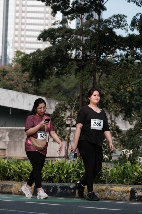 Race photo from Assurance Fun Run 2024