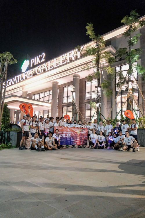 Race photo from PIK NITE RUN VIBES