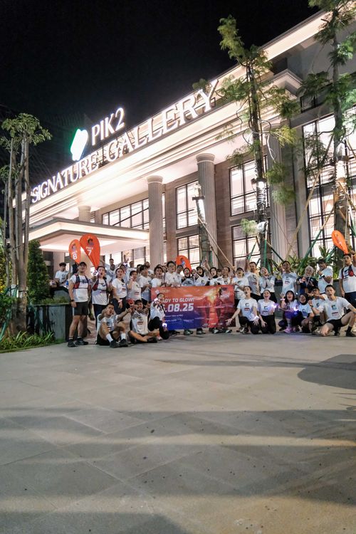 Race photo from PIK NITE RUN VIBES