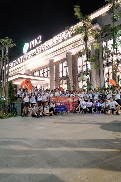 Race photo from PIK NITE RUN VIBES