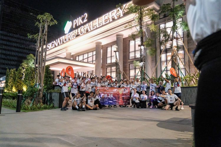 Race photo from PIK NITE RUN VIBES