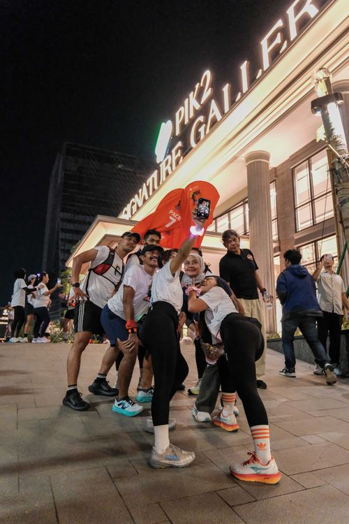 Race photo from PIK NITE RUN VIBES
